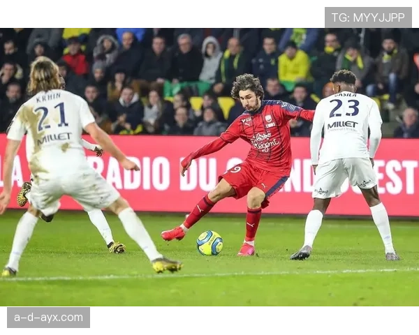 博阿滕中场组织能力持续提升,近期表现稳健 博阿滕中场组织能力持续提升,近期表现稳健